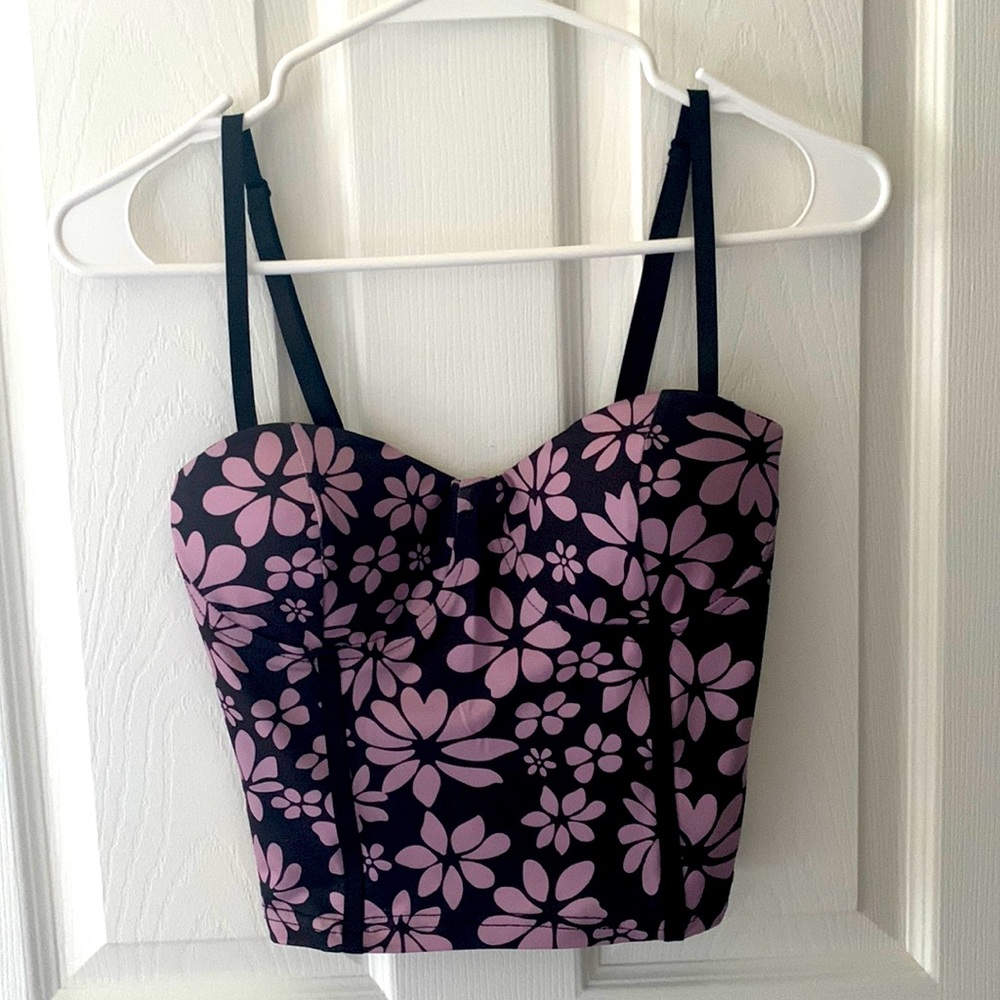 VRG GRL Black and purple flower cropped tank size S